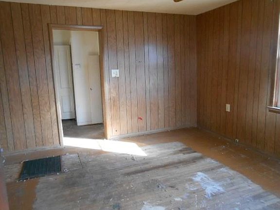 3rd image of 703 Washington St