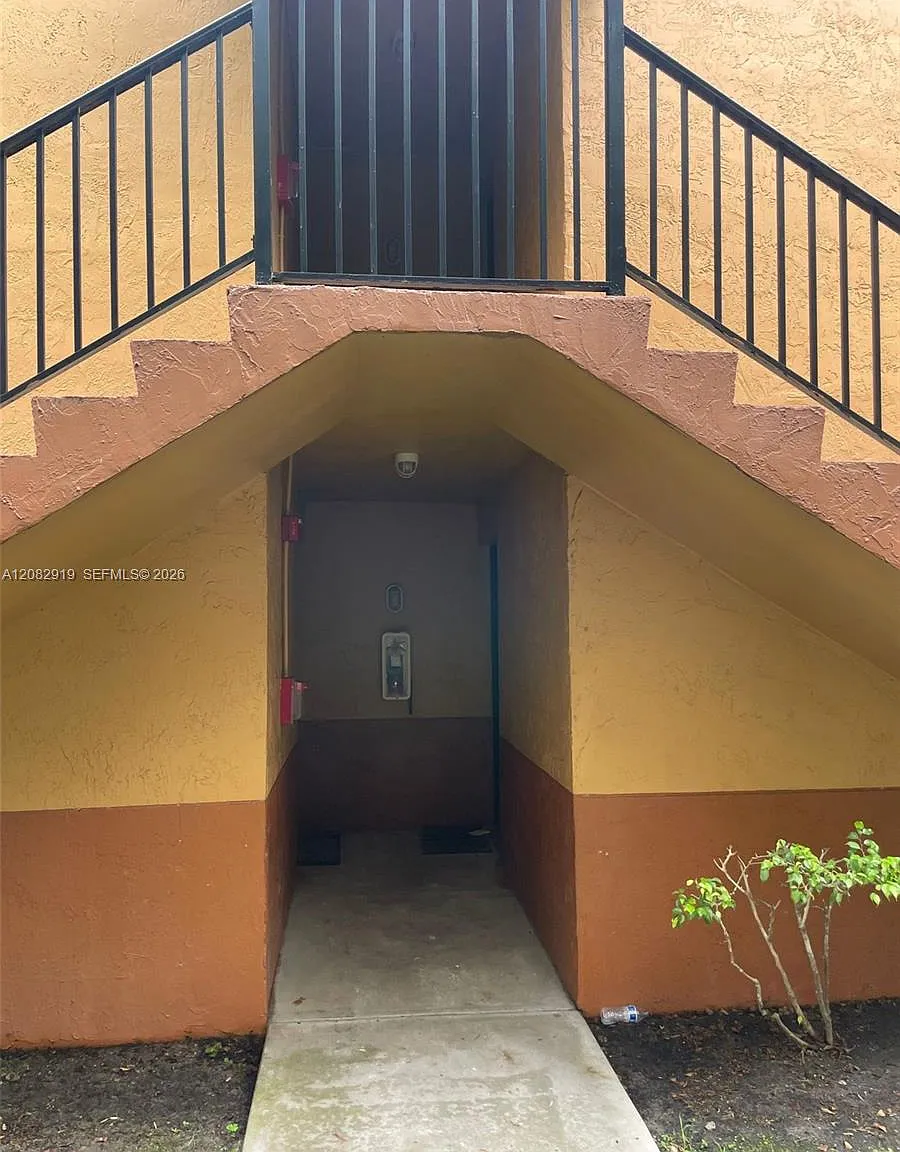 Lakes Of Jacaranda Condo — Photo 3
