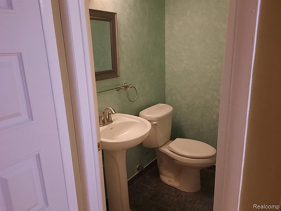 5th image of 29564 City Center Dr APT 2