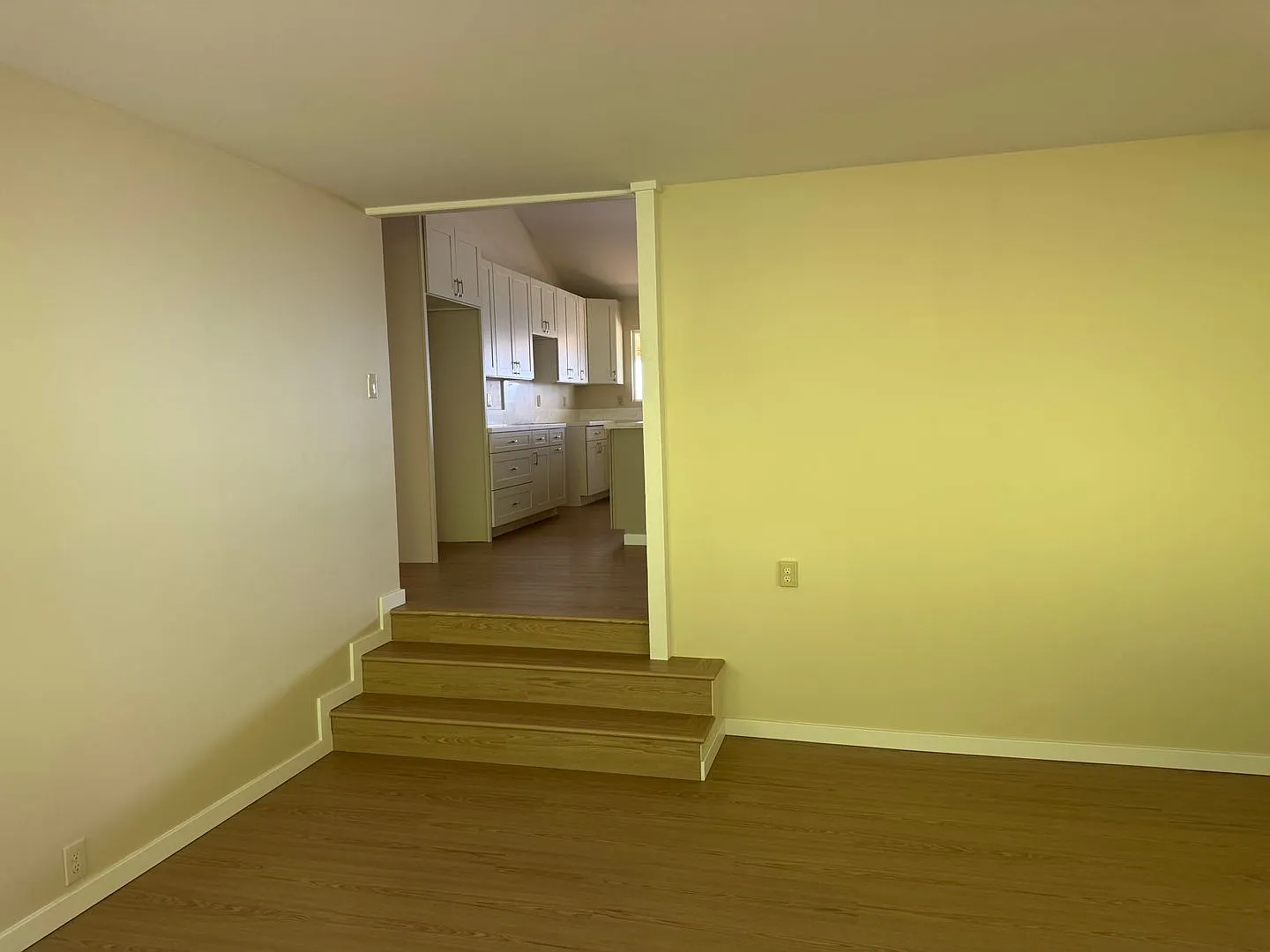 Beautiful Fully Renovated 5-Bedroom Home with Ocean Views — Photo 3