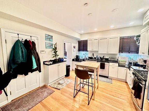 3rd image of 1 Fairfield Pl APT 3