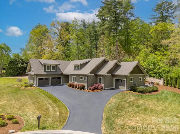 161 Linda Ann Dr, Flat Rock, NC 28731