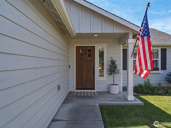 3rd image of 1251 SW Greeley Street