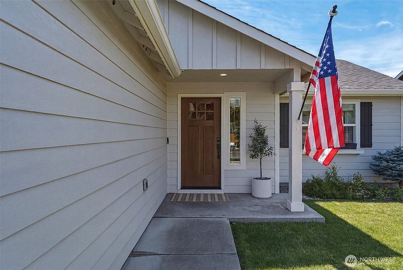 3rd image of 1251 SW Greeley Street