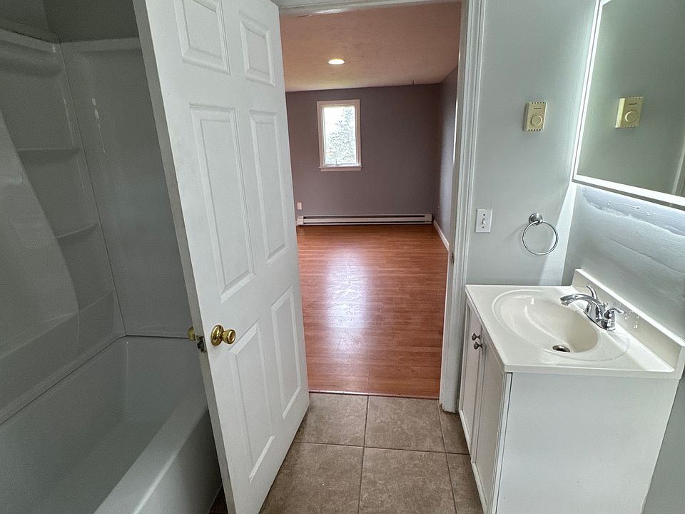 1st image of 456 Metacom Ave #2