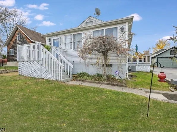 19 Pearl St, Bloomingdale Boro, NJ 07403