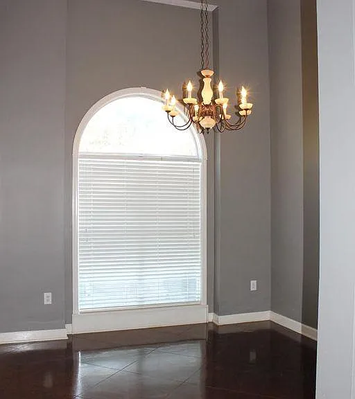 325 Pinewood Ln — Photo 6