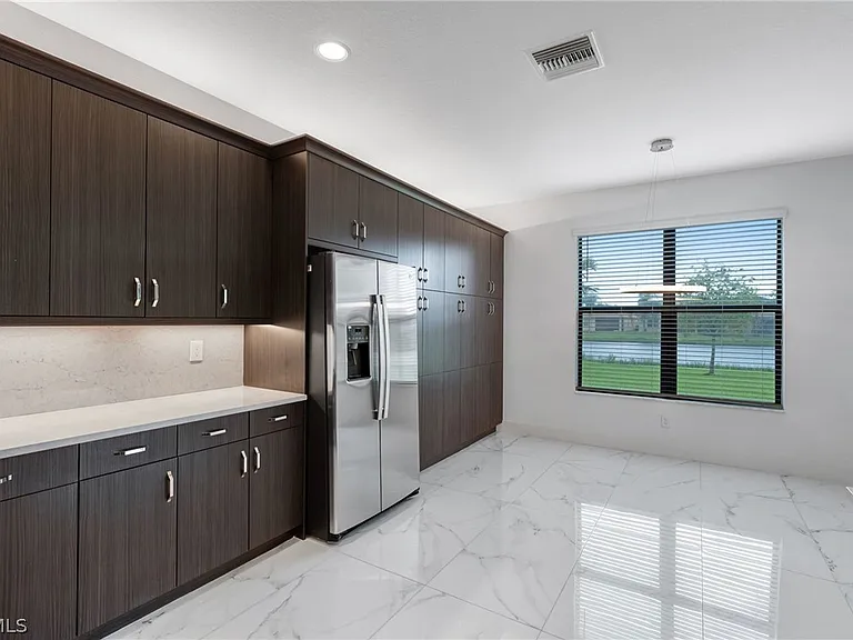 11604 Meadowrun Cir — Photo 15