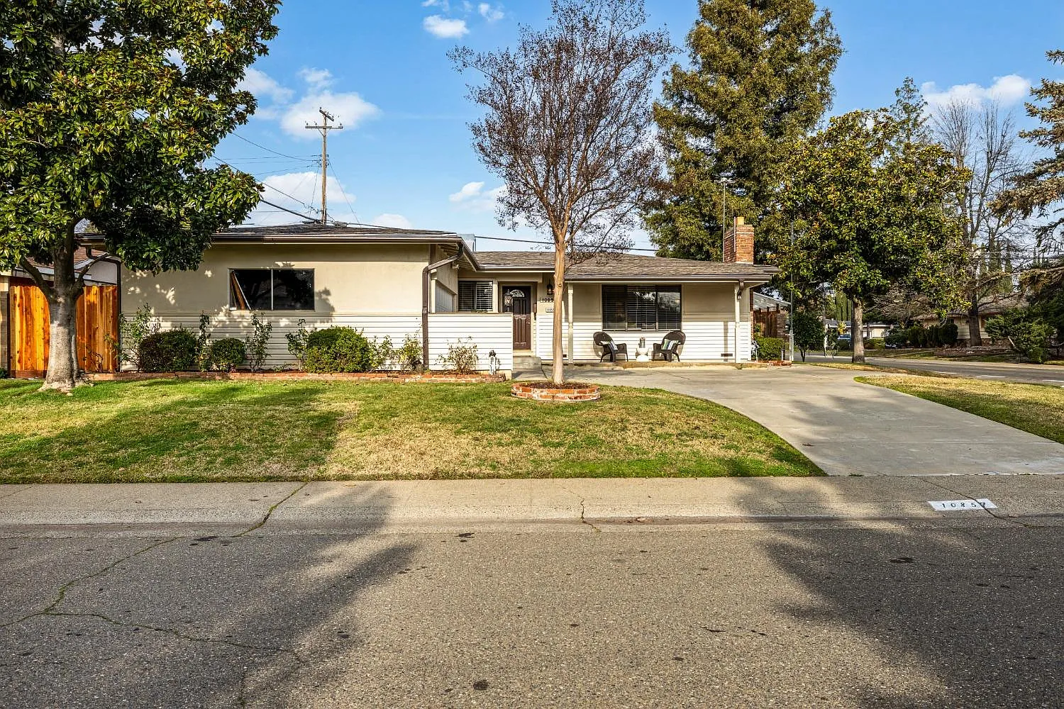 10857 Alandale Way photo 1