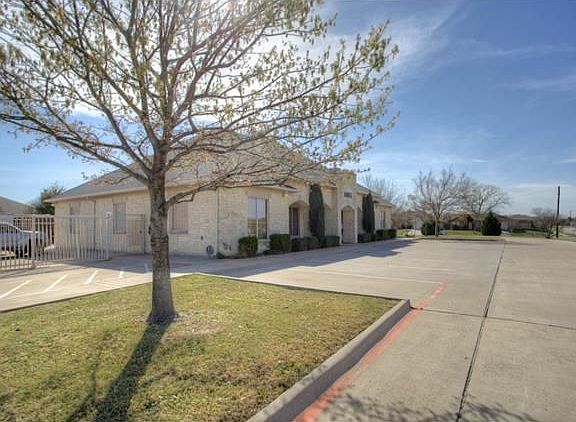 5th image of 1908 Everman Pkwy