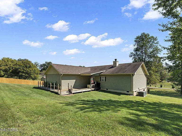 135 Lake Overlook Dr — Photo 2