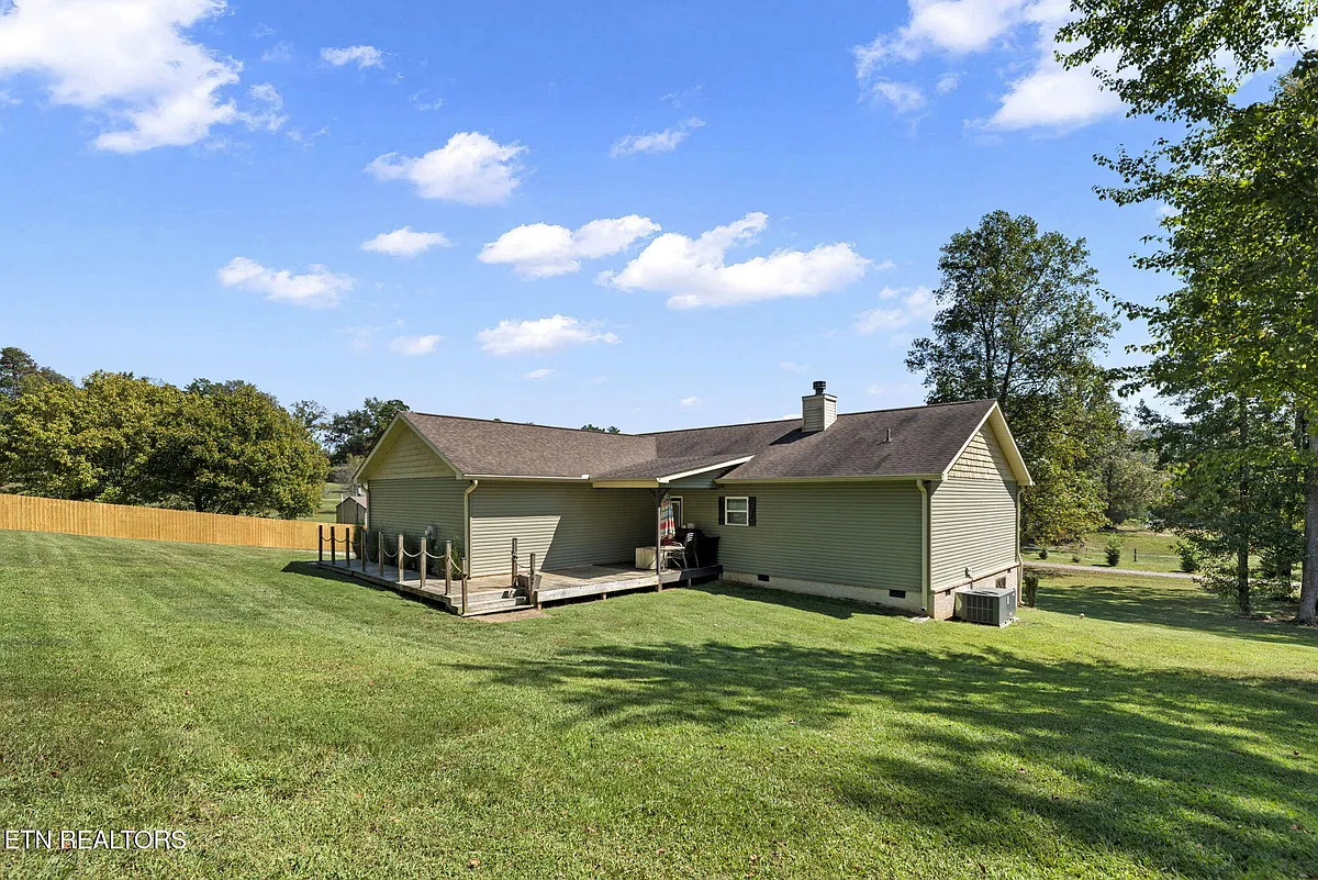Building Photo - 135 Lake Overlook Dr