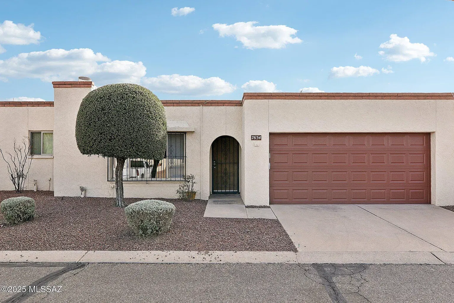 3 bed, 1374 sqft, $1,850 — Photo 1
