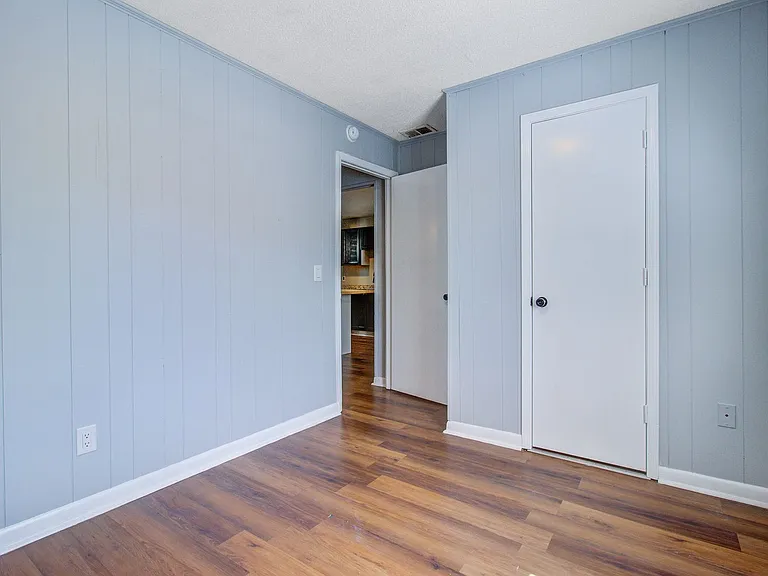Marilyn Apartments — Photo 11