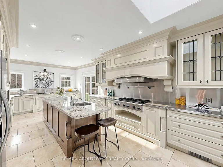 1316 Cambridge Dr — Photo 18