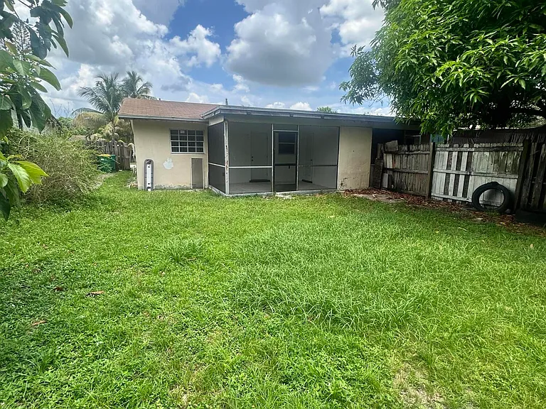 5644 NW 14th Ct — Photo 11