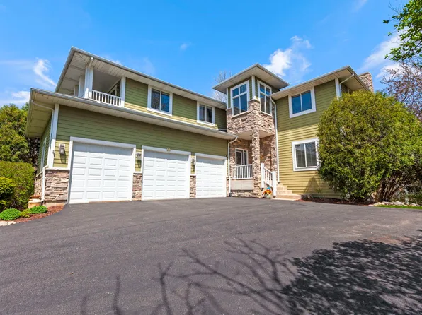 980 Dakota Dr, Woodstock, IL 60098