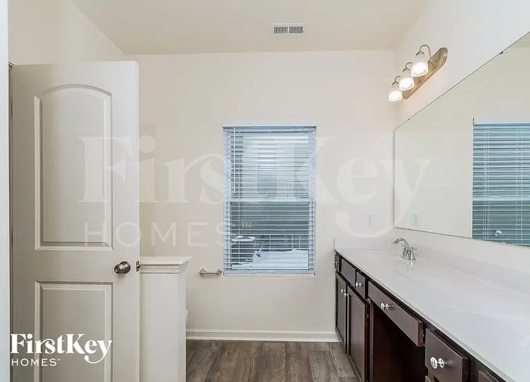 804 Atlantis St — Photo 14