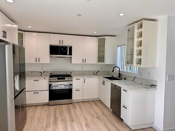 2nd image of 2630 S Burnside Ave #1/2