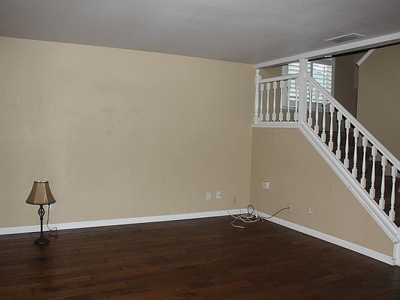 3rd image of 132 Village Ct