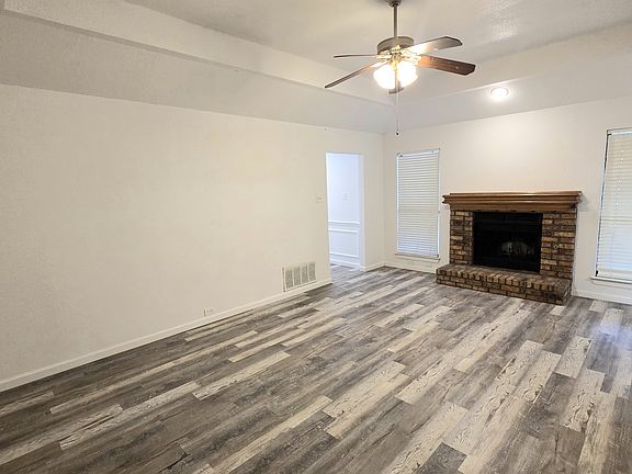 4th image of 801 Summit Dr