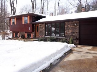 51205 Green Hill Dr, South Bend, IN