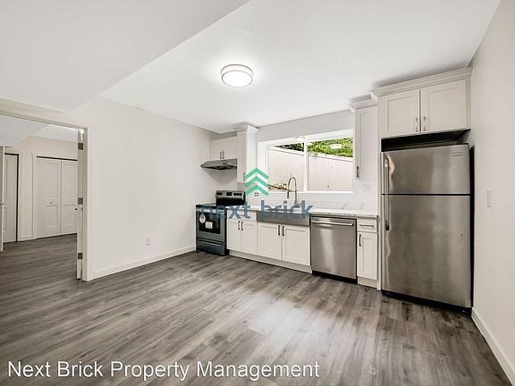 4th image of 160 129th Ave NE Unit B