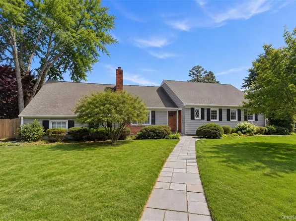 5 Arrowhead Place, Huntington, NY 11743