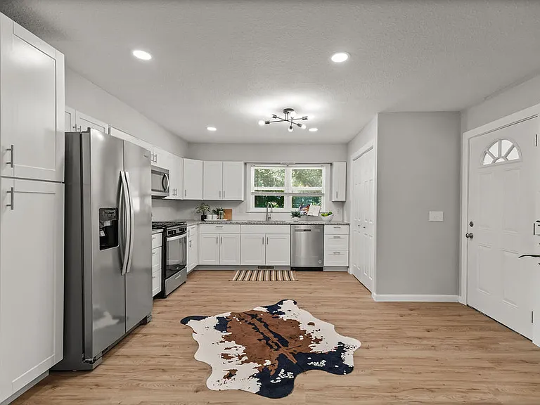 2300 W Holly St — Photo 4