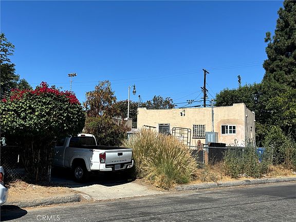 3rd image of 1930 Blake Ave