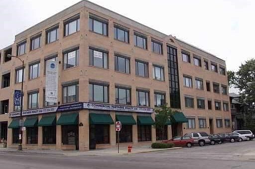 1st image of 4751 N Artesian Ave APT 404