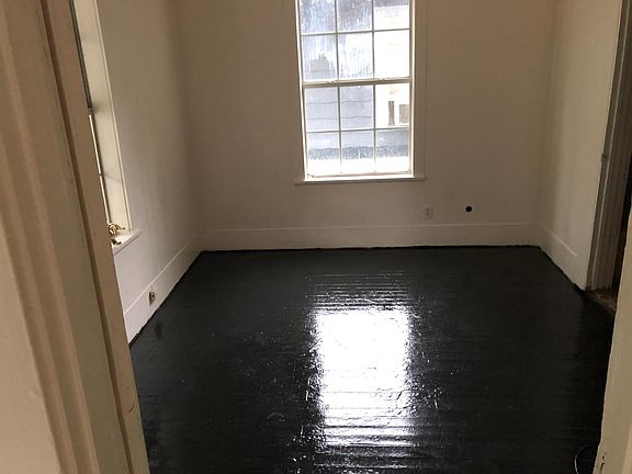 3rd image of 2902 Desoto St