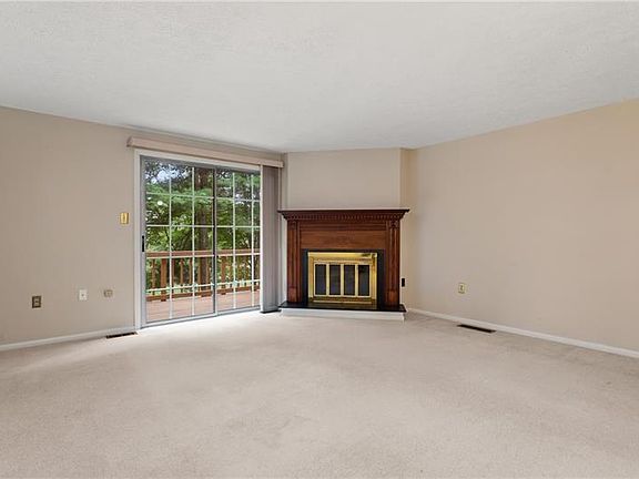 2nd image of 203 Westchester Cmns