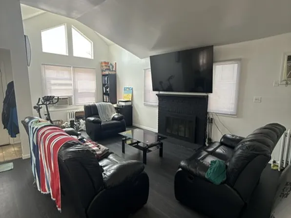 (undisclosed Address), Long Beach, NY 11561