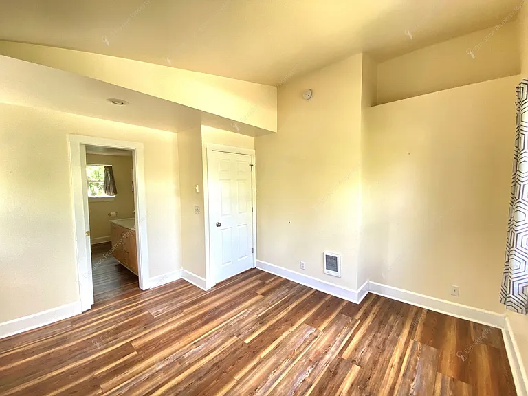1443 NW 7th St — Photo 14