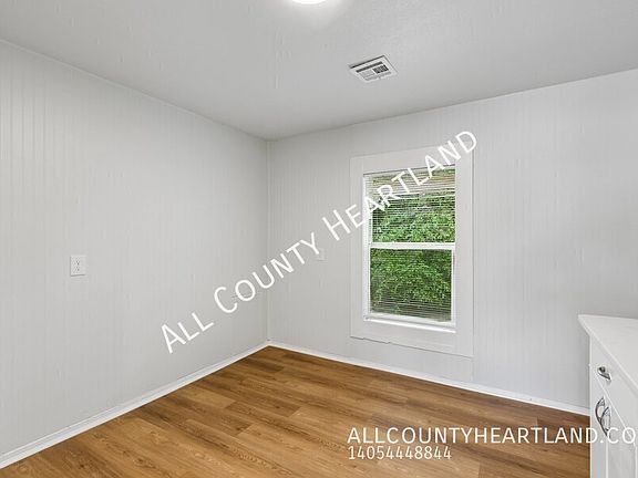 5th image of 3812 SE 25th St