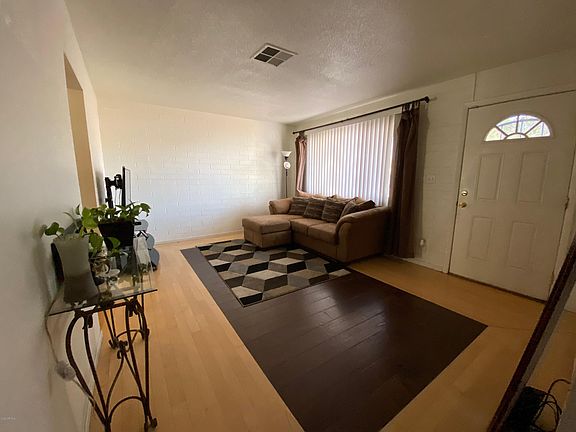 5th image of 544 S Mulberry