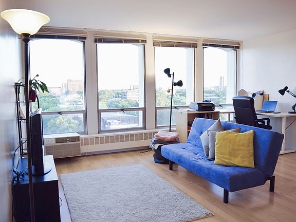 3rd image of 1450 E 55th Pl APT 924S