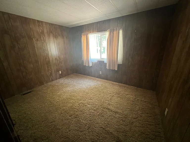 1052 SE Deep Lake Rd — Photo 12