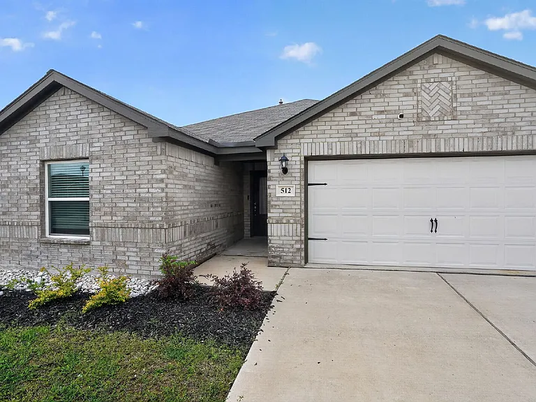 512 Albert Anthony St — Photo 3
