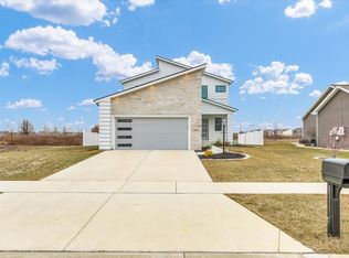 507 Harpers Ferry, Savoy, IL 61874