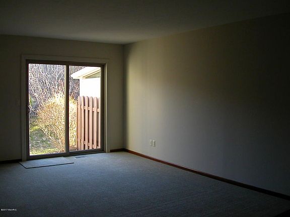 2nd image of 2665 Chatham Woods Dr SE #25