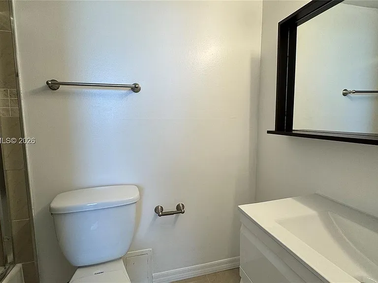 2020 NE 135th St #810 — Photo 21