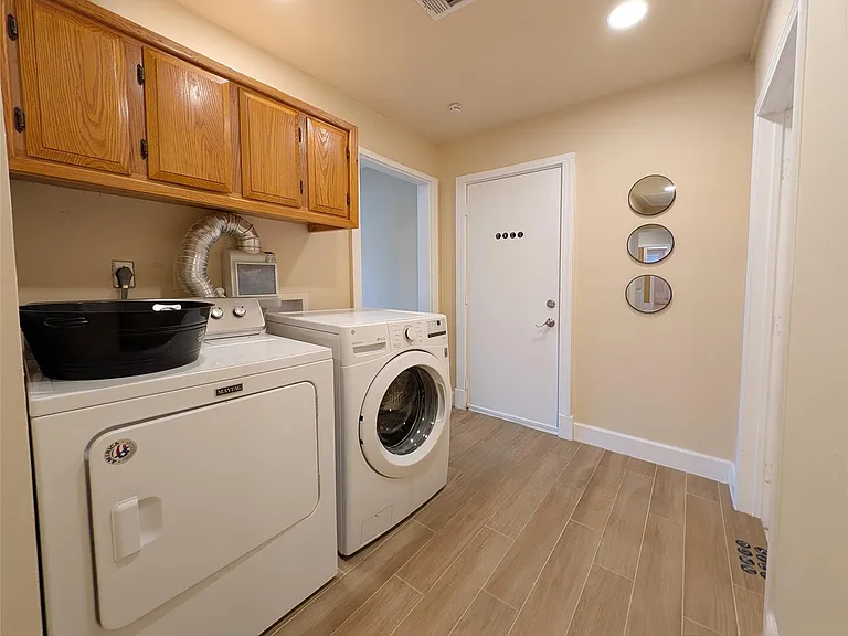 3215 Royal Oaks Dr — Photo 21