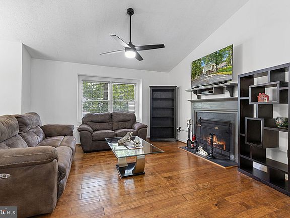 3rd image of 10417 Forest Hill Ct