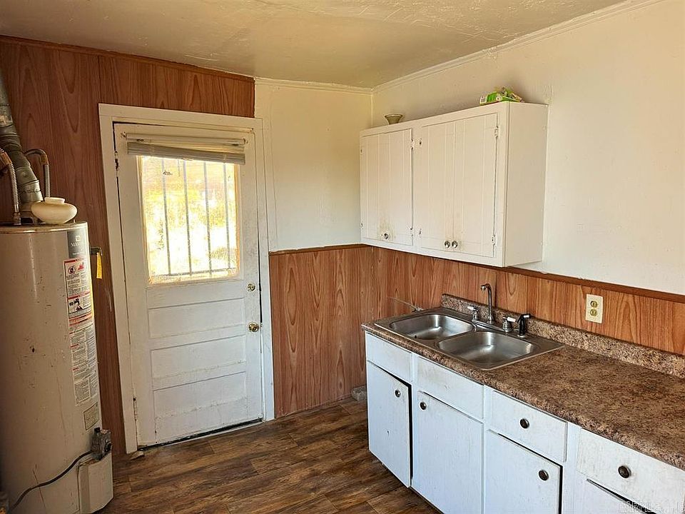 2nd image of 94 Watson Blvd