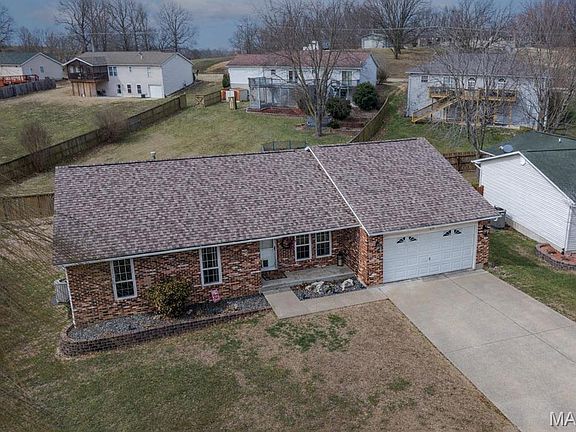 2nd image of 829 Eagle Dr