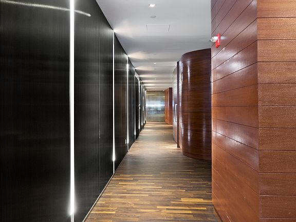 5th image of 75 Wall St #34A