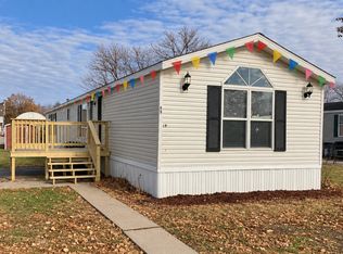 69 Village Ct, Mediapolis, IA 52637
