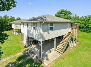 607 Riverview Dr, Bay Saint Louis, MS 39520